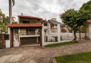 Casa com 4 quartos à venda na rua caeté, 600, vila assunção, porto alegre por r$ 1.590.000