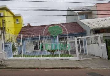 Casa com 3 quartos à venda na rua professor clemente pinto, 159, medianeira, porto alegre por r$ 930.000