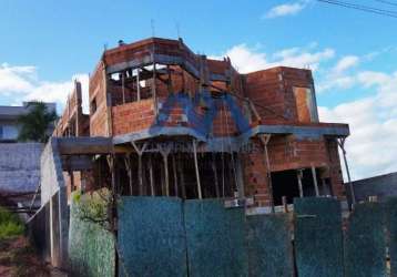 Linda casa alto padrão à venda no estágio de construção atual!