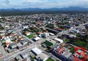 Terreno comercial em itapoá/sc, frente para a av. andré rodrigues de freitas, esquina av do príncipe, com 450,00m2