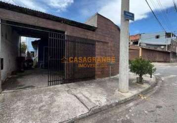 Casa com 04 quartos, 150mts no conjunto residencial dom pedro i