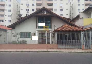 Casa com 4 quartos à venda na rua vinte e cinco de novembro, 186, nossa senhora do rosário, são josé por r$ 900.000