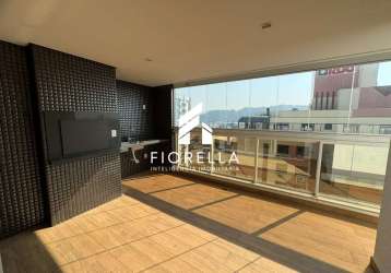 Apartamento alto padrão à venda com 03 suítes no bairro kobrasol/são josé-sc.