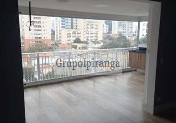 Apartamento com sacada gourmet e churrasqueira, 03 suítes,  depósito privativo  e 03 vagas cobertas.