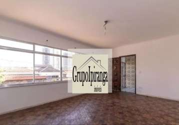 Sobrado com 220 m², 3 dormitórios com 1 suíte, quintal e 4 vagas de garagem