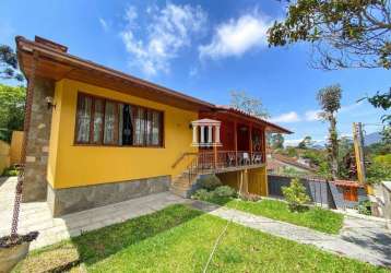 Casa com 5 dormitórios à venda, 250 m² por r$ 1.100.000,00 - iucas - teresópolis/rj