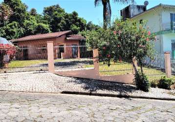 Casa averbada com 77 m2,  2 quartos e terreno de 489 m2