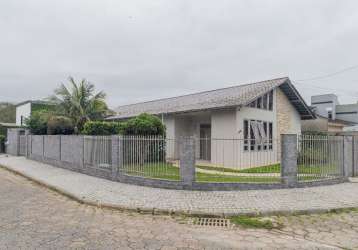 Casa plana no bairro glória