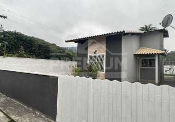 Casa em condomínio fechado com 2 quartos à venda na alameda iguaçu, itaocaia valley (itaipuaçu), maricá, 138 m2 por r$ 320.000