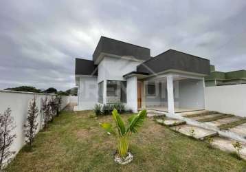 Casa em condomínio fechado com 3 quartos à venda na rodovia vereador oldemar guedes figueiredo, ubatiba, maricá, 140 m2 por r$ 450.000