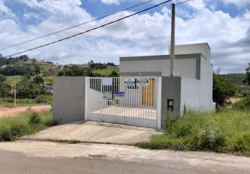 Casa prontinha pra morar em um condomínio