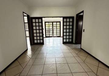 Casa com 4 quartos à venda na rua augusto schmidt, --, floresta, joinville por r$ 880.000