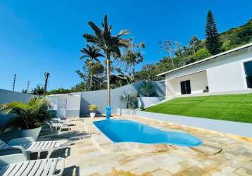 Casa alto padrão com piscina e semi-mobiliada - praia de fora em palhoça/sc