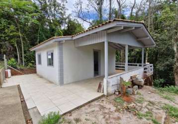 Linda casa de campo com deck e riacho nos fundos - são sebastião em palhoça/sc