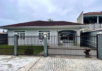 Casa espaçosa em rua sem saída - iririu