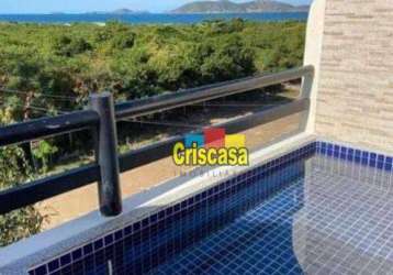 Aconchegante triplex no péro cabo frio,  com deck pequena piscina vista mar com área  gourmet  com churrasqueira e fogão cooktop, possui 3 quartos se