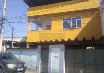 2 casas com 2 anexos na praça de nova cidade