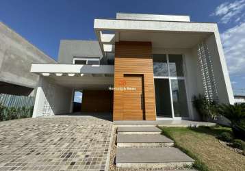 Casa à venda em condomínio fechado, nelsi haas no centro de portão - com três suítes e piscina.