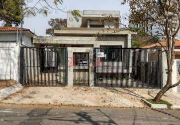 Casa com 5 quartos e 6 banheiros à venda