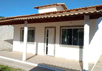 Casa com 2 quartos à venda na rua antônio de oliveira figueiredo, itapeba, maricá por r$ 450.000