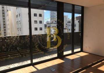 Apartamento duplex moderno e sofisticado, localizado em moema.