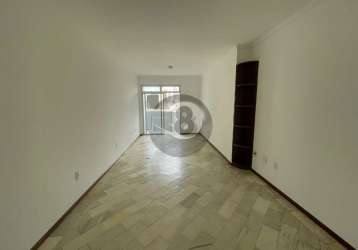 Apartamento amplo, ótima localização