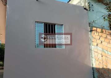 Vendo casa em parelheiros por, r$ 215 mil, com uma ótima oportunidade de entrada mais parcelas direto com o proprietário...casa espaçosa, com 1 dormitório, sala, cozinha banheiro, área de serviço, 2 v