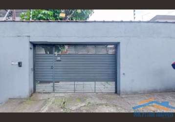 Excelente casa com 5 dormitórios sendo 2 suítes e 8 vagas de garagem.