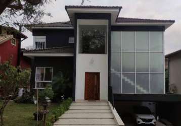 Linda casa a venda no condomínio tarumã em santana de parnaíba.