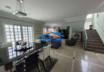 Linda casa assobradada junto com salão comercial no jardim veloso