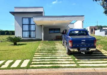 Linda casa térrea em condomínio fechado solares resort com 160m2  de área construída em  boituva - sp.