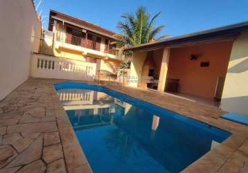 Casa à venda, com piscina próximo ao centro na vila maria em botucatu-sp