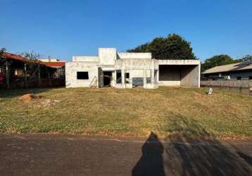 Casa em construção no residencial parque laguna em botuctu-sp