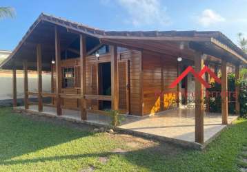 Casa de madeira com 3 qtos e piscina em itaipuaçu, maricá rj