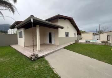 Casa para locação 3 quartos, 3 banheiros piscina, 4 vagas - caraguatatuba-sp