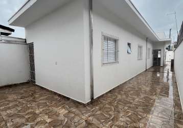 Linda casa com 3 quartos , 1 suíte, 4 vagas