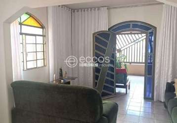 Casa à venda, 3 quartos, 1 suíte, 3 vagas, custódio pereira - uberlândia/mg