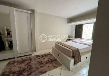 Casa à venda, 3 quartos, 1 suíte, 2 vagas, vila satélite - uberlândia/mg