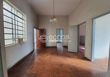 Casa à venda, 7 quartos, 2 vagas, centro - uberlândia/mg