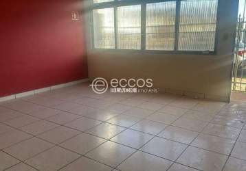 Casa comercial para aluguel, 3 quartos, centro - araguari/mg