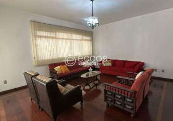 Casa para aluguel, 3 quartos, 1 suíte, 4 vagas, centro - araguari/mg