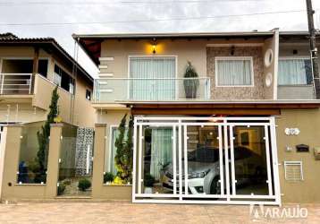 Casa semimobiliada com 3 dormitórios no cordeiros em itajaí