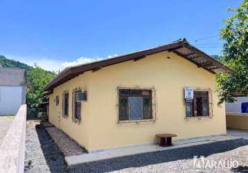 Casa com 2 dormitórios e amplo terreno no bairro espinheiros em itajaí