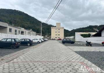 Apartamento mobiliado com 2 dormitórios no bairro espinheiros em itajaí