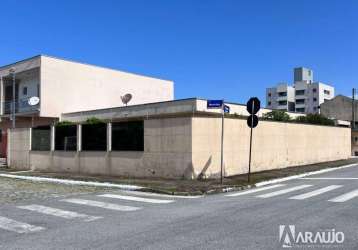 Casa com 1 suíte e 2 dormitórios no bairro cordeiros em itajaí