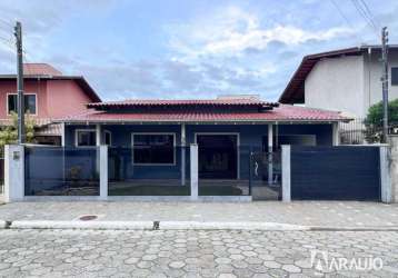 Casa com piscina e 1 suíte + 3 dormitórios no são vicente em itajaí