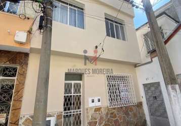 Casa com 5 quartos à venda na travessa professor leonelo fortini, centro, juiz de fora, 145 m2 por r$ 380.000