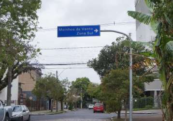 Terreno no bairro floresta em porto alegre, com 218 m2, sendo 6,60m de frente por 33m da frente ao fundo. localizado próximo a rua félix da cunha e avenida cristóvão colombo.  ótima localiação para fa