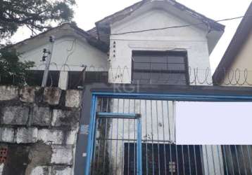 Casa antiga localizada no bairro medianeira, em frente a nova perimetral, imóvel com potencial para comércio ou moradia, obras da perimetral aceleradas.