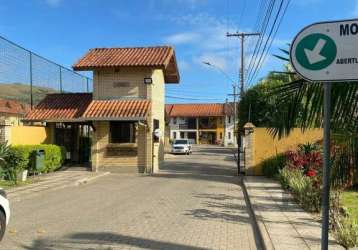 Excelente casa em condomínio fechado, com 2 dormitórios sendo 1 suíte com sacada, living para 2 ambientes, cozinha, lavanderia, espaço gourmet e churrasqueira coberta, pergolado. no terceiro pavimento